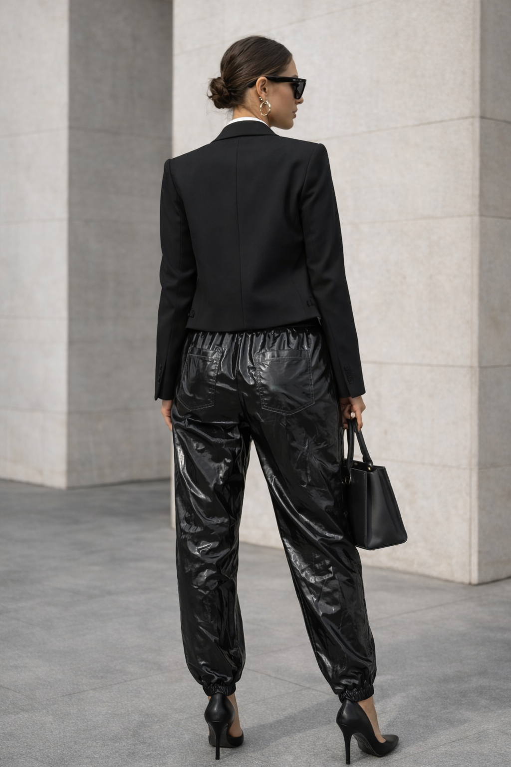 Calça Jogger em Material Sintético Brilhante (estilo vinil) Animale