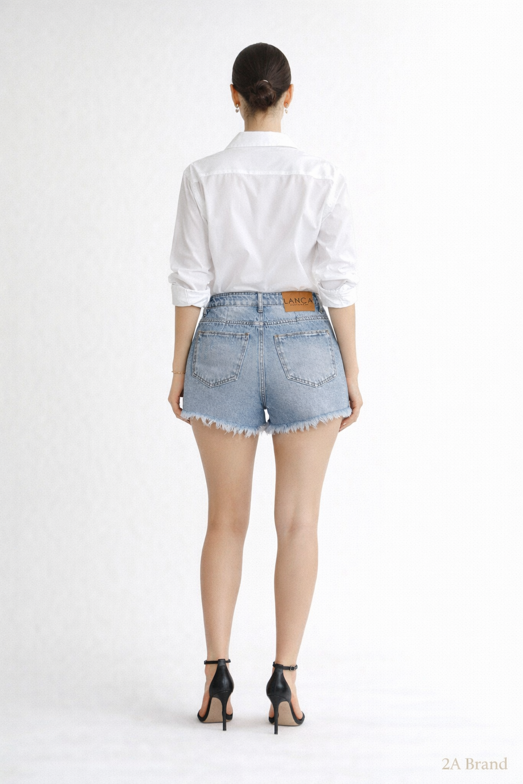 Short Jeans com Aplicação de Cristais