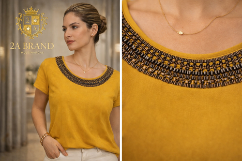 Blusa com aplicações