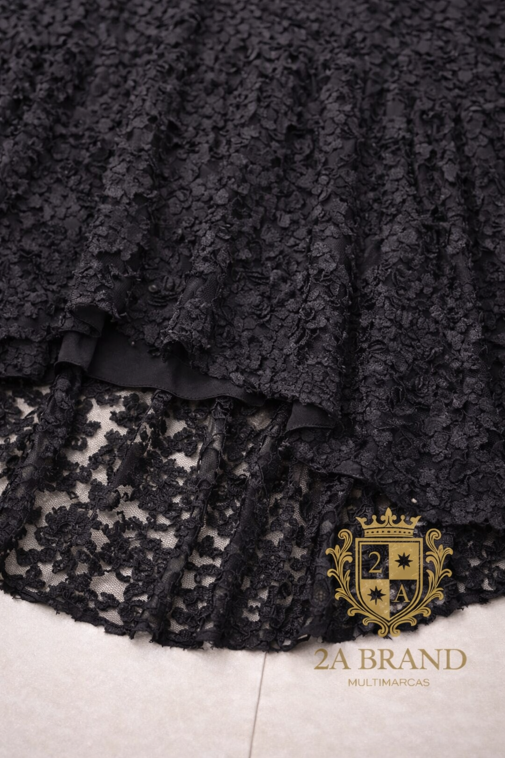 Saia Midi Feminina preta Elegante