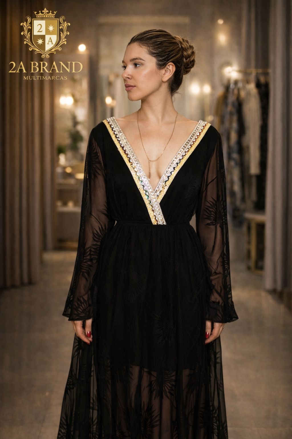 Vestido Longo Preto com Decote V Bordado e Manga Transparente