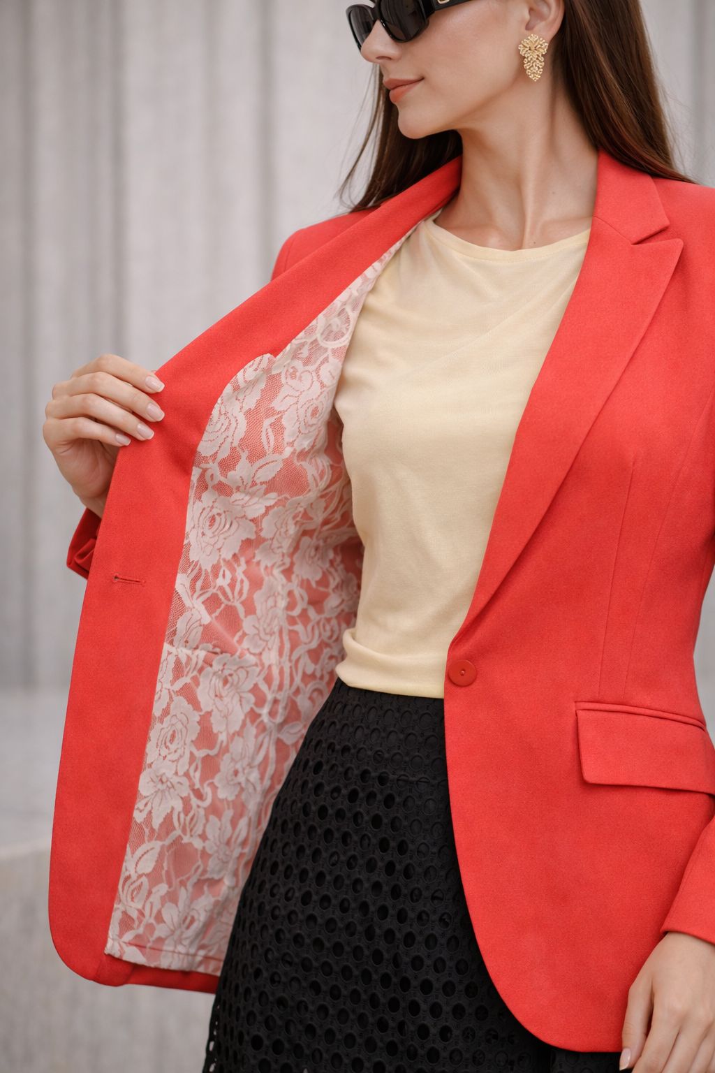 Blazer Estruturado Coral com Forro Rendado