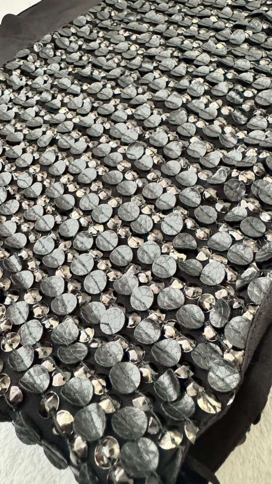 Saia Curta Iódice Preta com Paetês Texturizados